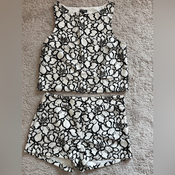 Express Pants - Express embroidered short set